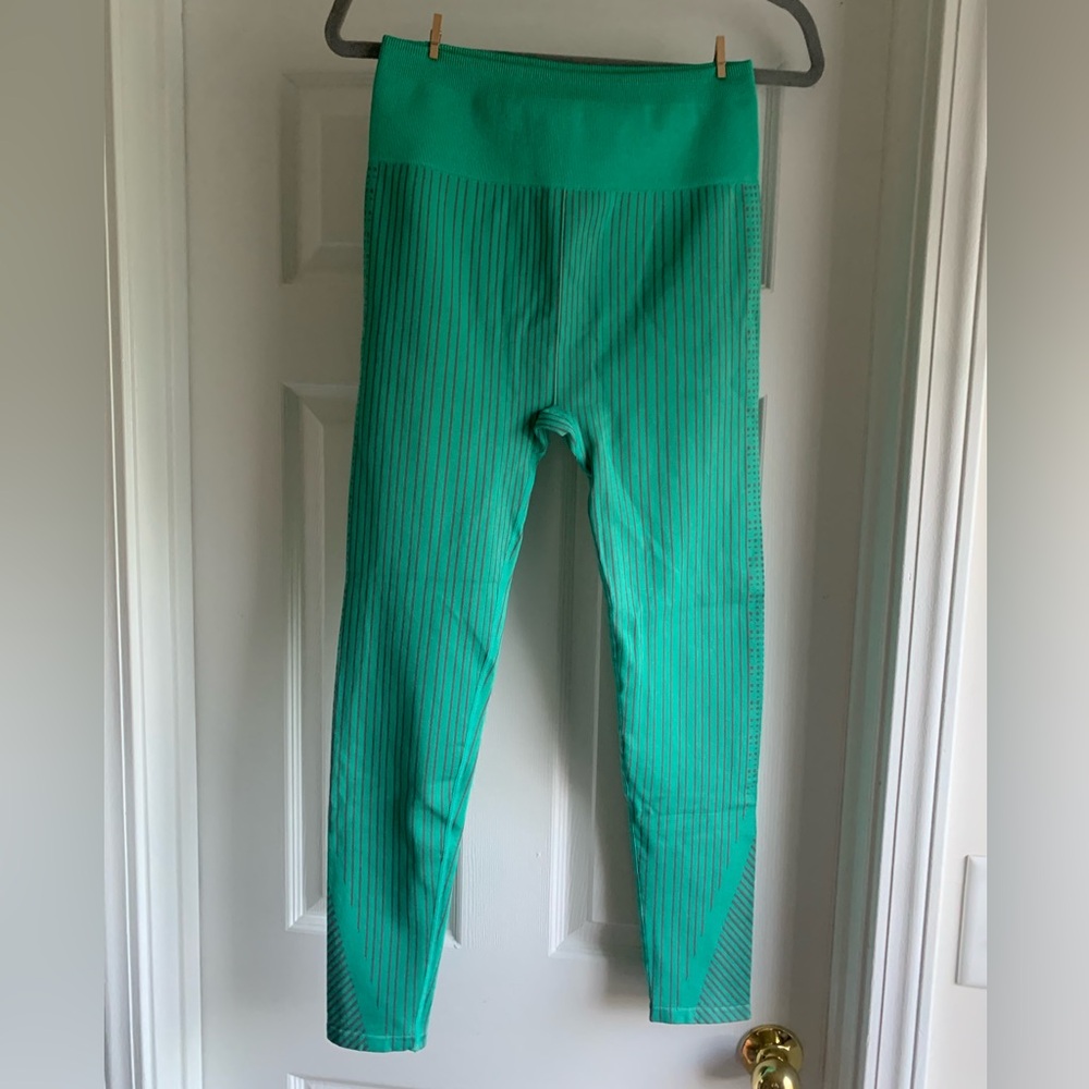 Fabletics Nwot Patterned High-Waisted Leggings - image 2